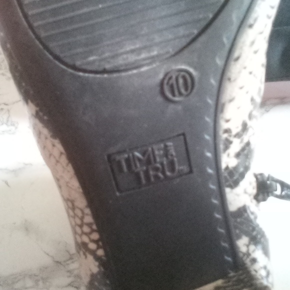 Time and Tru Women's Faux Snakeskin Heeled Ankle Boots Size 10 - Picture 7 of 10